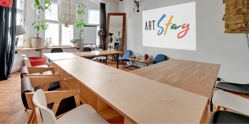 Sala konferencyjna dostępna w ARTstay. Fot. ARTstay Sala konferencyjna dostępna w ARTstay. Fot. ARTstay