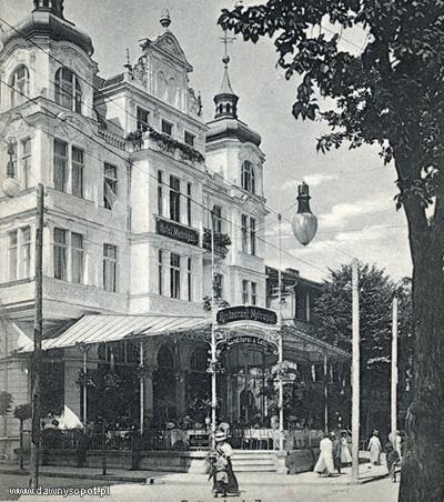 Hotel Metropol widoczny od strony skrzyżowania dawnej ul. Morskiej z ul. Wiktorii, zdjęcie z 1910 r. (KC, Knackstedt & Nather, 1910 r.), za: www.dawnysopot.pl. Hotel Metropol widoczny od strony skrzyżowania dawnej ul. Morskiej z ul. Wiktorii, zdjęcie z 1910 r. (KC, Knackstedt & Nather, 1910 r.), za: www.dawnysopot.pl.